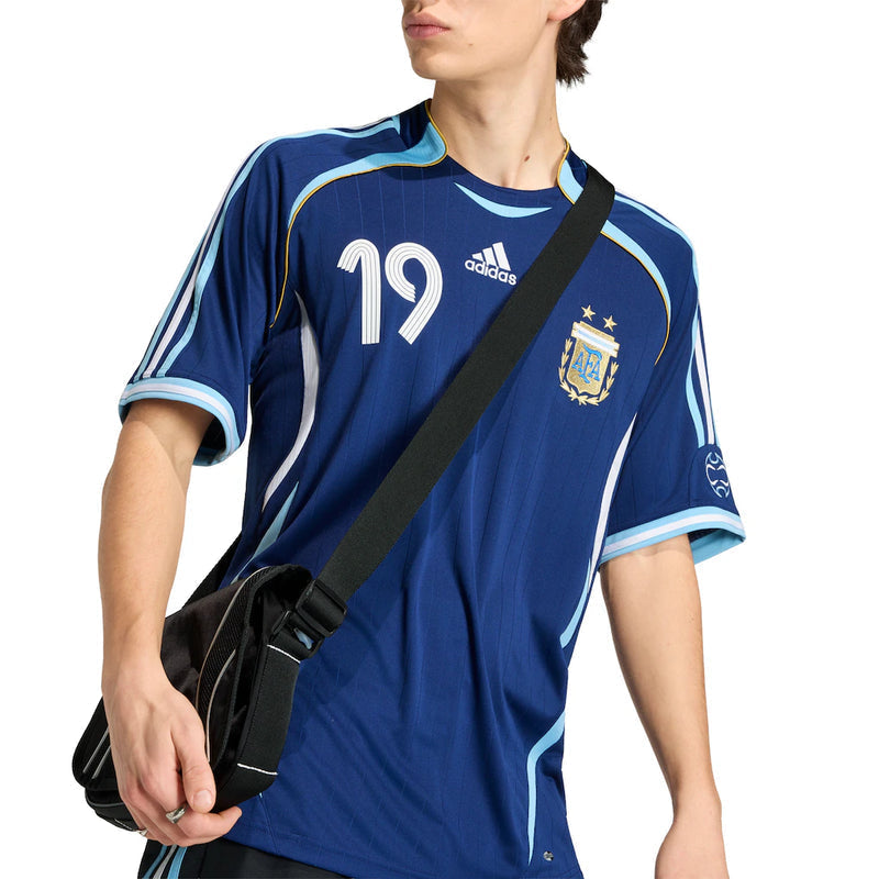Argentina Retro 2006 Away Jersey - Messi #19