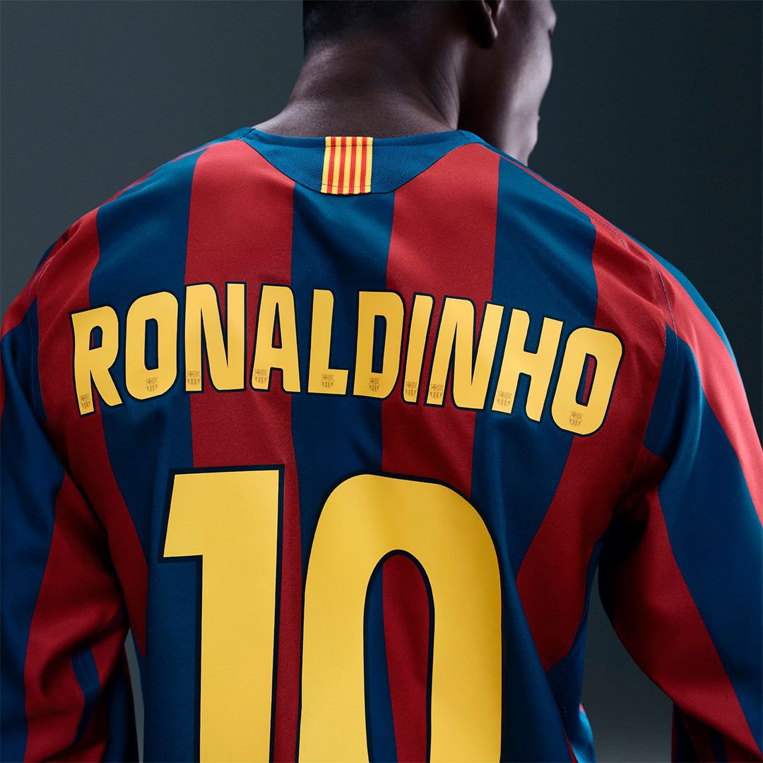 FC Barcelona 2005/06 Retro Long Sleeve Jersey