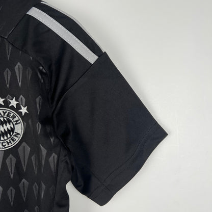 BAYERN MUNICH II 23/24 CONJUNTO INFANTIL - TIENDA DEL JUGADOR
