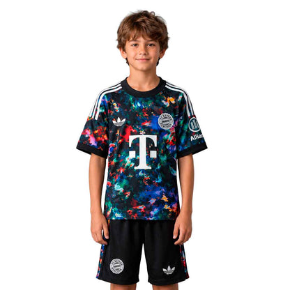 BAYERN MUNICH 26/27 FAN OKTOBERFEST JERSEY KIDS KIT