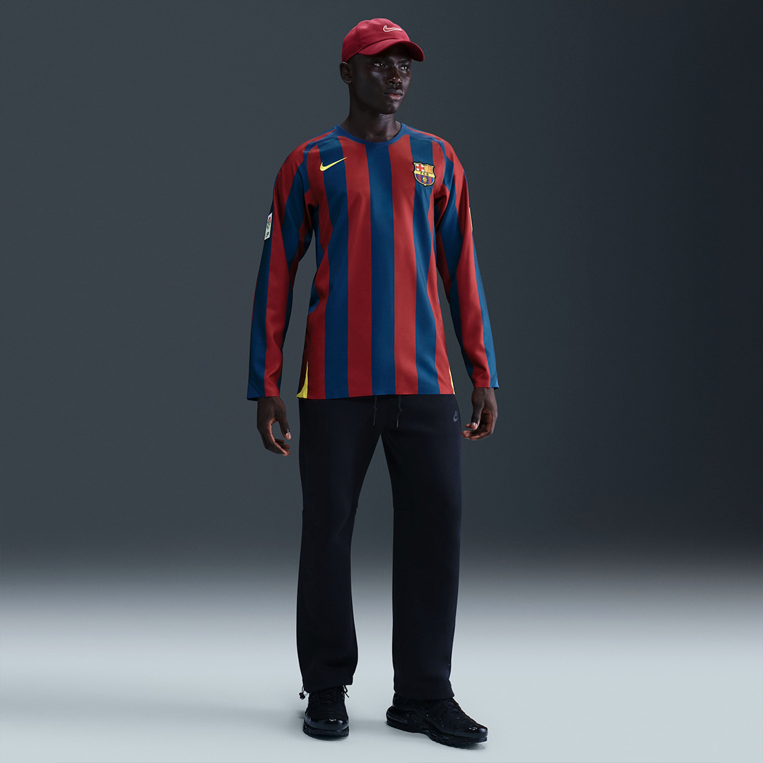 FC Barcelona 2005/06 Retro Long Sleeve Jersey