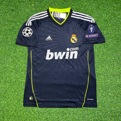 Real Madrid 2010 2011 - Retro Jersey