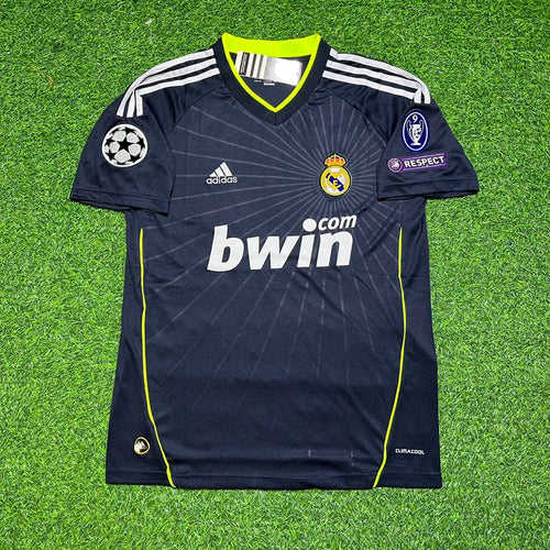 Real Madrid 2010 2011 - Retro Jersey