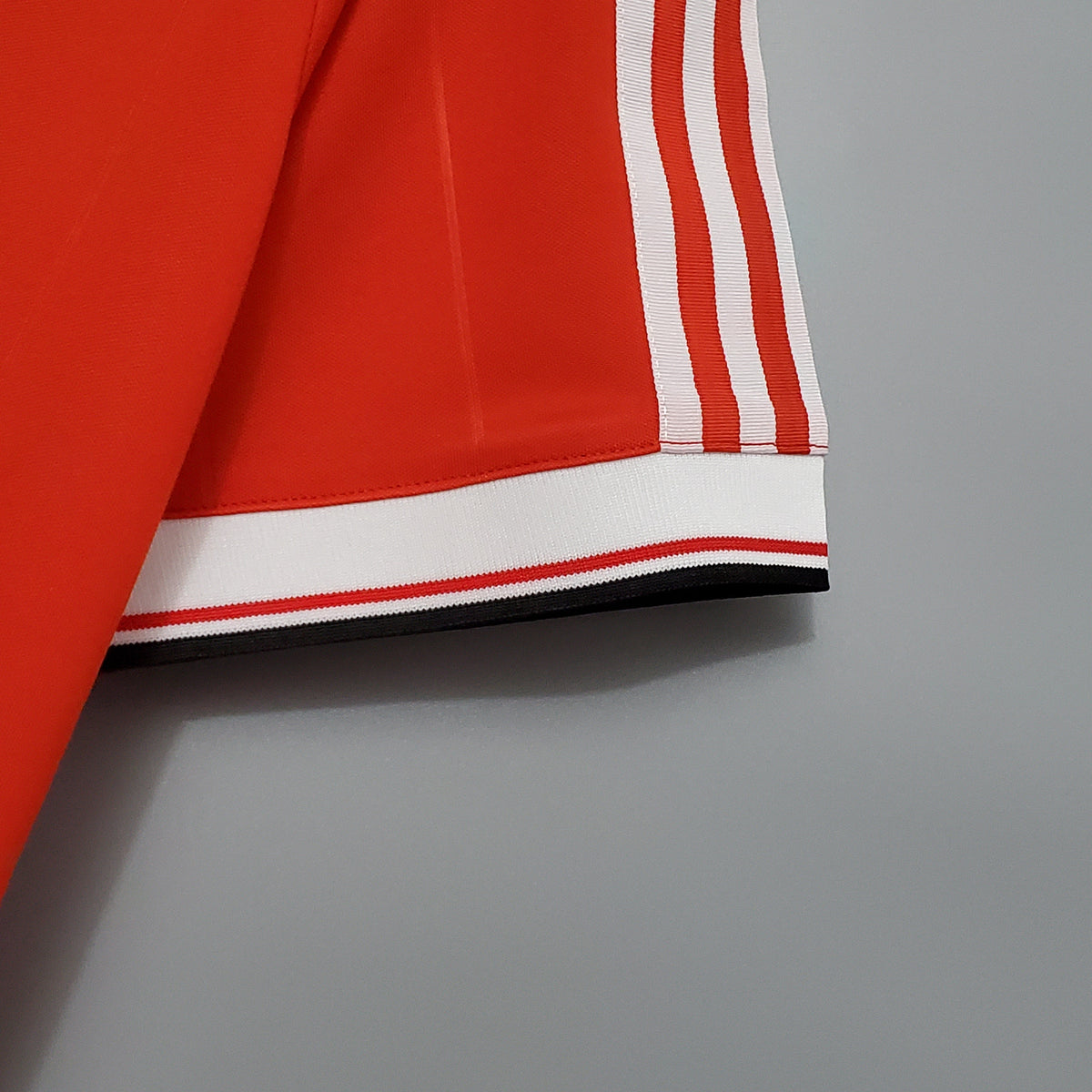 1983 MANCHESTER UNITED I MEN'S (Retro)