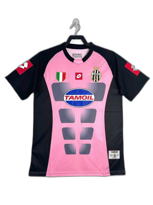 2002/03 Juventus Goalkeeper Pink Jersey - Retro Version